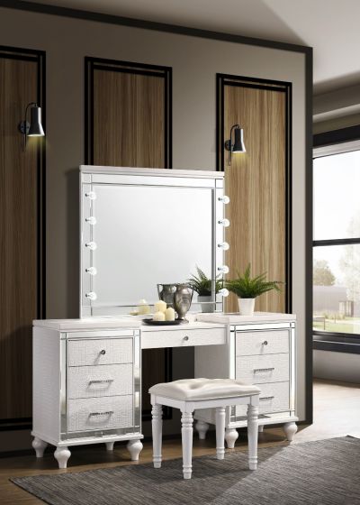 New Classic Valentino White Vanity And Mirror